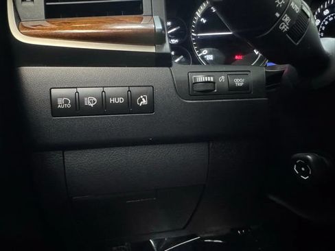 Used 2019 Lexus LX 570 4WD w/ Luxury Package image 13