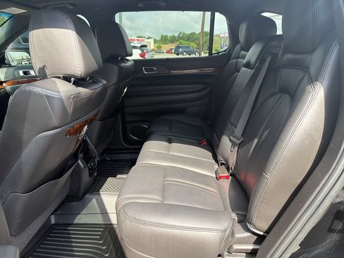 Used 2018 Lincoln MKT AWD image 14