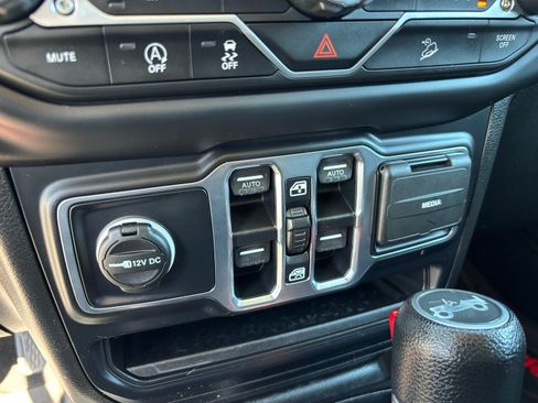Used 2019 Jeep Wrangler Unlimited Sport S AWD/4WD image 15