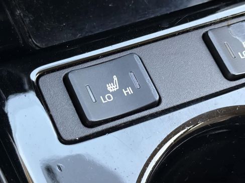 Used 2021 Toyota Prius L Eco image 21