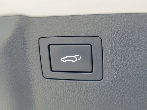Used 2018 Hyundai Santa Fe Limited AWD/4WD image 10