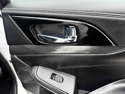 Used 2022 Nissan Maxima SV w/ Floor Mat Group FWD image 43
