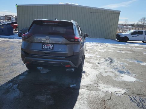 Used 2023 Nissan Rogue SL w/ SL Premium Package image 13
