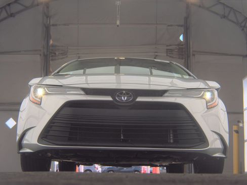 Used 2024 Toyota Corolla LE FWD image 4