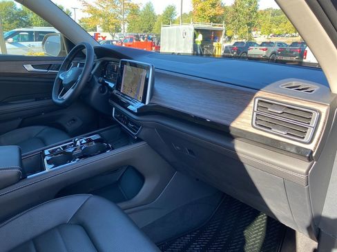 Used 2025 Volkswagen Atlas SEL image 33