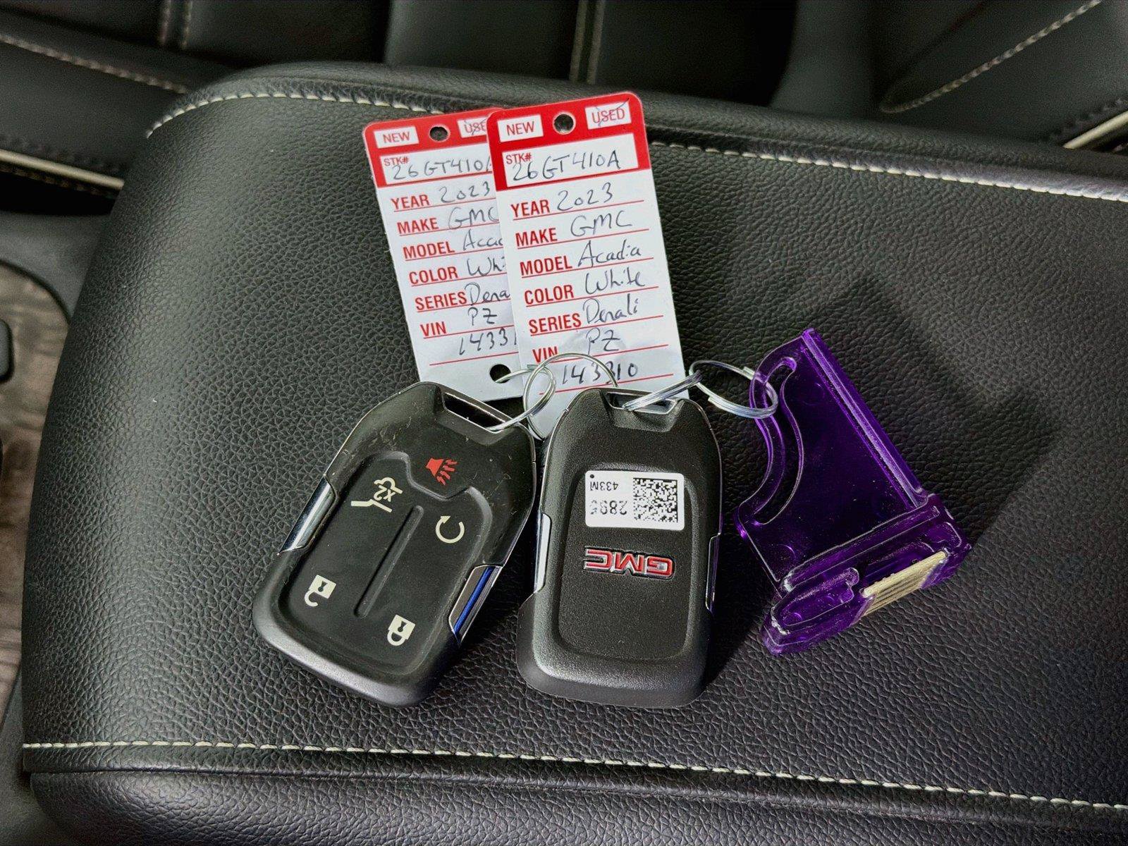 Used 2023 GMC Acadia Denali w/ Denali Technology Package AWD/4WD image 4