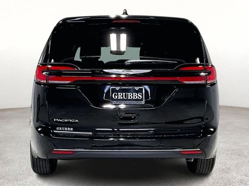 New 2026 Chrysler Pacifica Select image 5