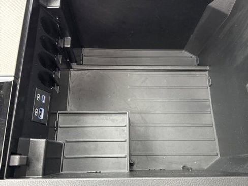 Used 2023 Toyota Sequoia Limited image 23