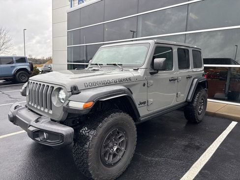 Used 2023 Jeep Wrangler Unlimited Sport image 3
