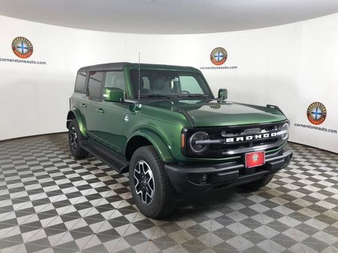 Used 2025 Ford Bronco Outer Banks AWD/4WD image 18