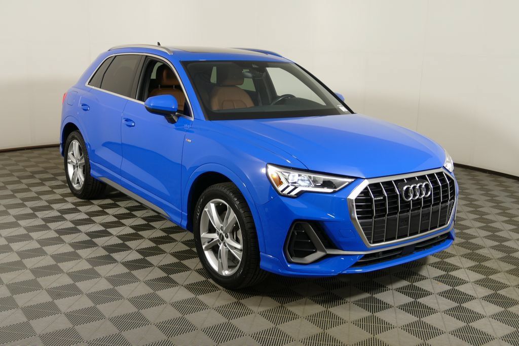 Used 2023 Audi Q3 2.0T Premium w/ Convenience Package AWD/4WD image 1