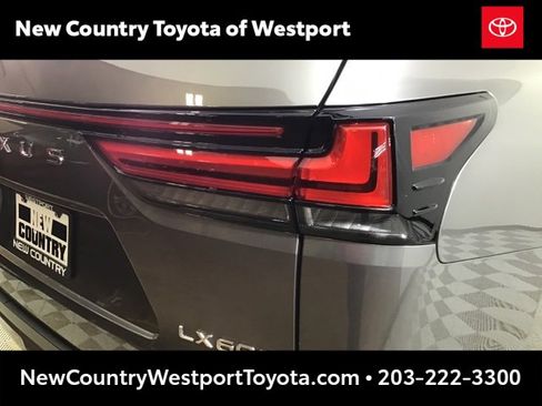Used 2024 Lexus LX 600 4WD w/ Luxury Package image 25
