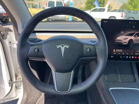 Used 2023 Tesla Model Y Long Range AWD/4WD image 28