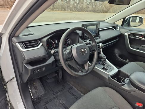 Used 2022 Toyota RAV4 XLE w/ Carpet Mat Package (TMS) image 11