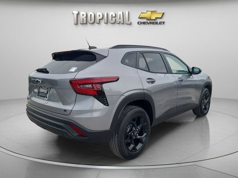 New 2026 Chevrolet Trax LT w/ Midnight Edition FWD image 5