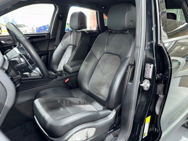 Used 2018 Porsche Macan AWD/4WD image 42
