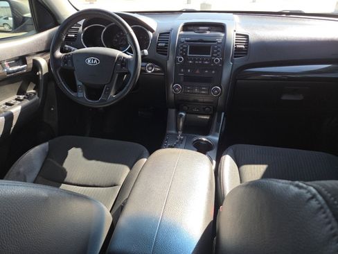 Used 2011 Kia Sorento EX image 19
