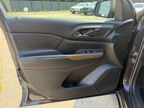 Used 2017 GMC Acadia SLE FWD image 17