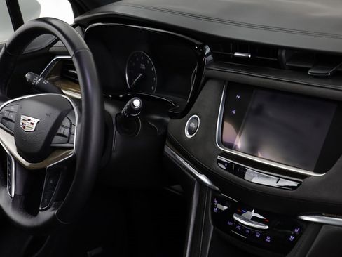 Used 2017 Cadillac XT5 Platinum w/ Driver Assist Package image 22