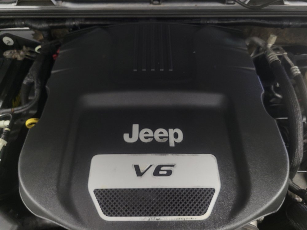 Used 2015 Jeep Wrangler Unlimited Sport w/ Connectivity Group AWD/4WD image 30