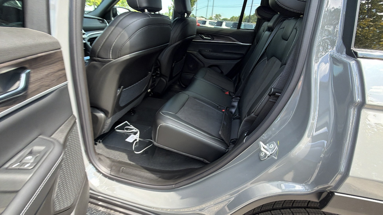New 2027 Jeep Grand Cherokee Altitude RWD image 19