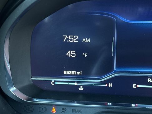 Used 2023 Chevrolet Suburban Premier image 37