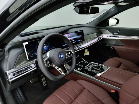 New 2025 BMW i7 xDrive60 w/ Premium Package image 13