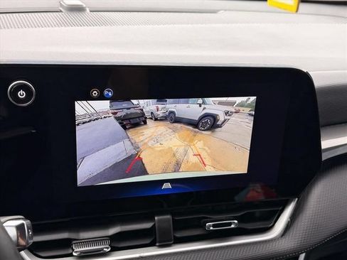 Used 2025 Chevrolet Equinox LT AWD/4WD image 25