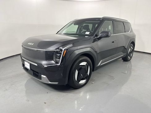 Certified 2024 Kia EV9 Wind AWD/4WD image 2