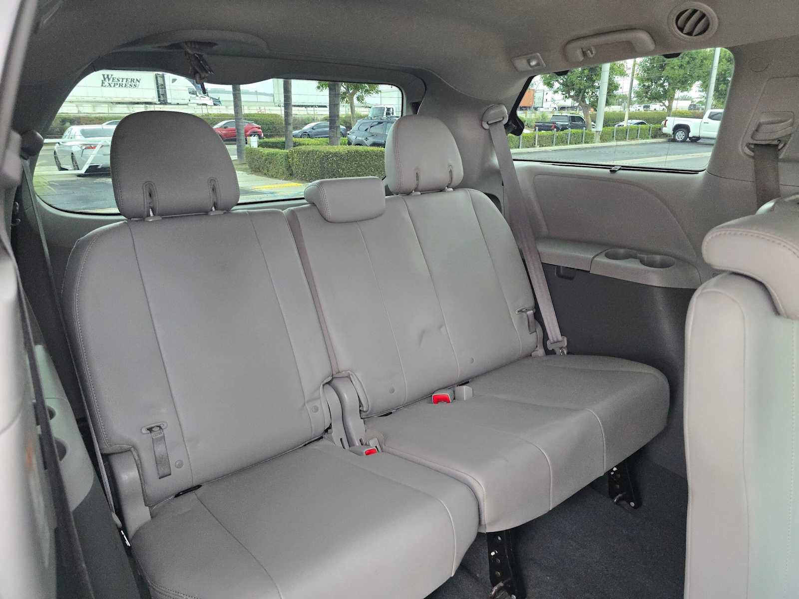 Used 2019 Toyota Sienna XLE FWD image 13
