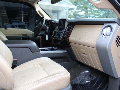 Used 2013 Ford F250 Lariat w/ Lariat Interior Pkg image 15
