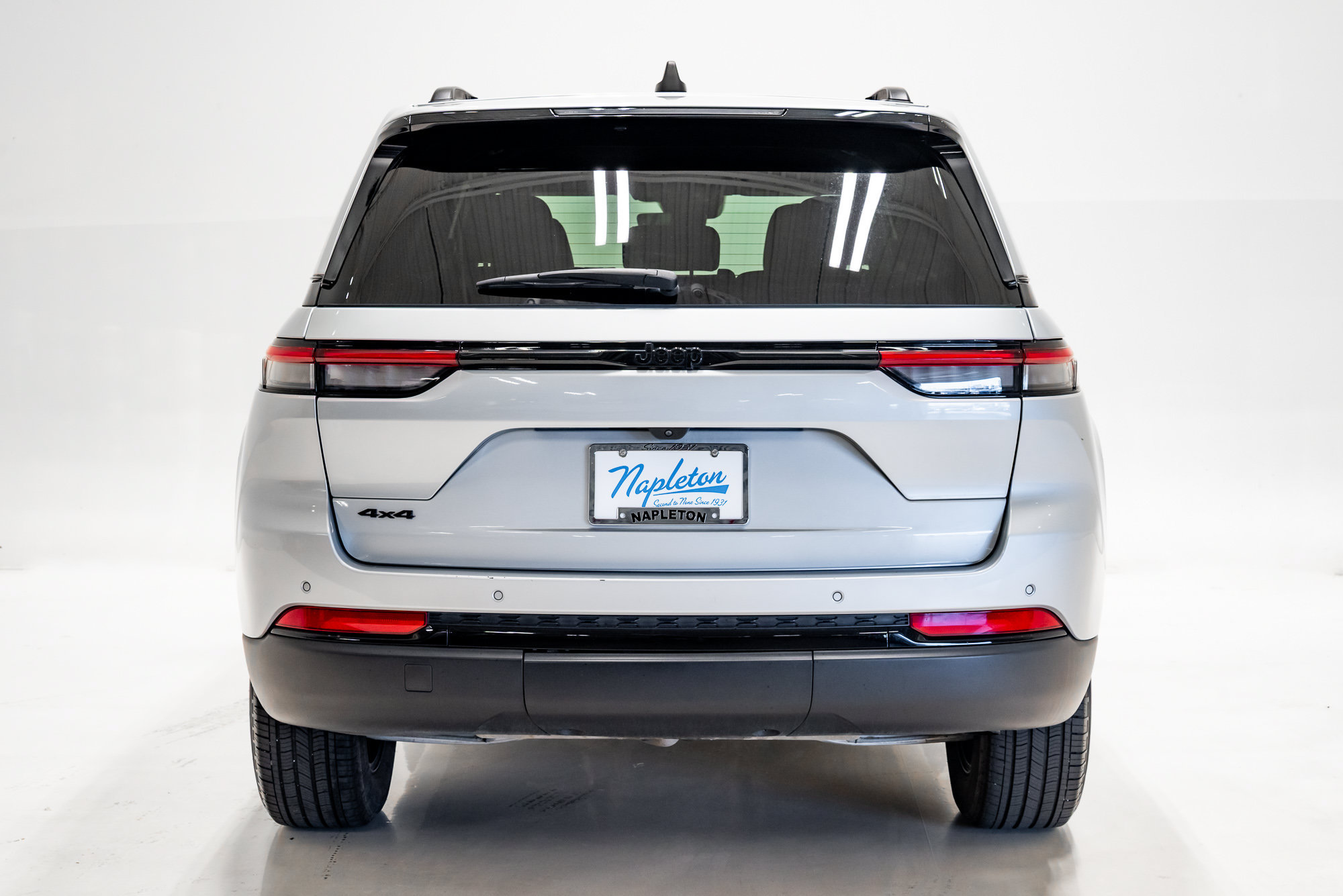 Certified 2025 Jeep Grand Cherokee Altitude AWD/4WD image 36