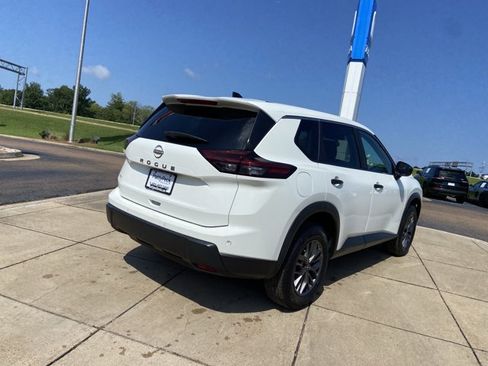 Used 2024 Nissan Rogue S FWD image 11