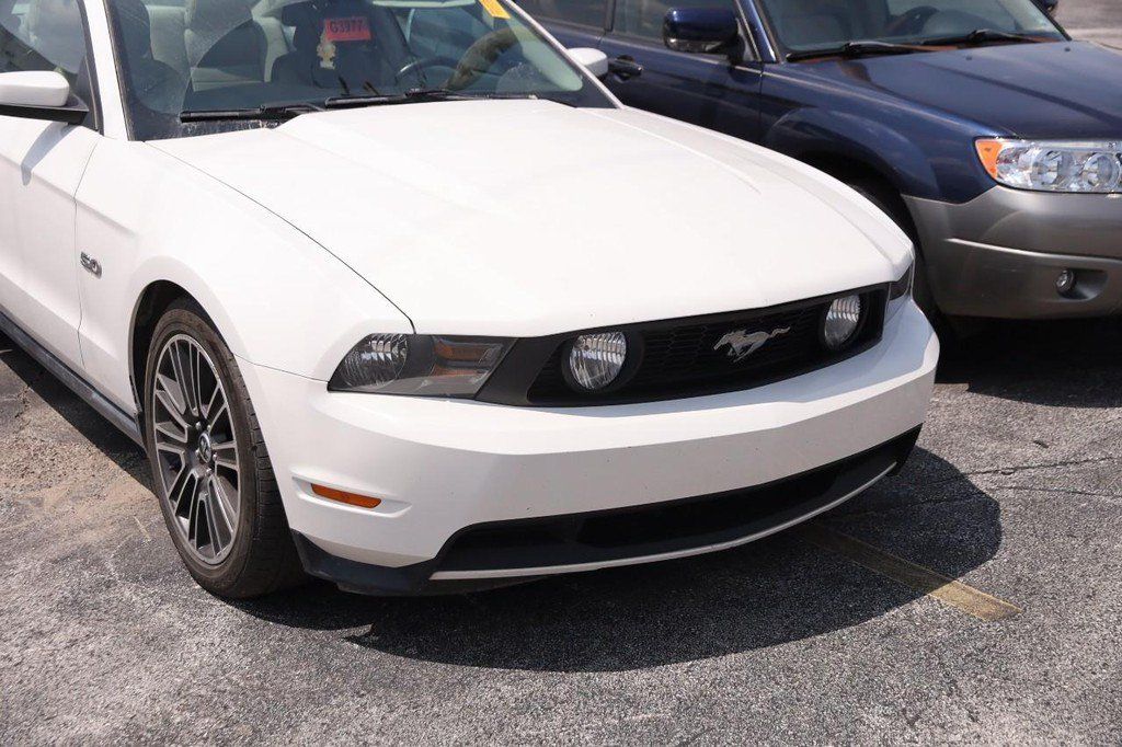 Used 2011 Ford Mustang GT Premium w/ Comfort Pkg RWD image 2