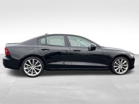 Used 2020 Volvo S60 T5 Momentum w/ Advanced Package image 9
