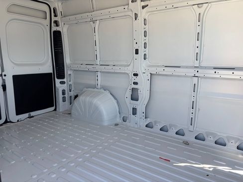Used 2024 RAM ProMaster 2500 w/ Convenience Group FWD image 16