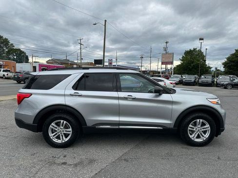 Used 2020 Ford Explorer XLT w/ Equipment Group 202A AWD/4WD image 4