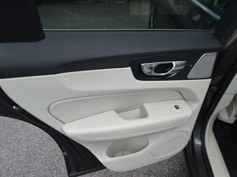 Used 2018 Volvo XC60 T6 Inscription w/ Luxury Seat Package AWD/4WD image 18
