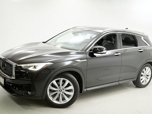 Used 2019 INFINITI QX50 Essential w/ Premium Heat Package image 3