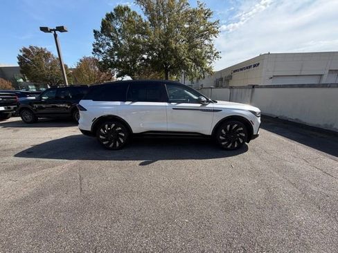 New 2026 Lincoln Nautilus Reserve w/ Jet Appearance Package image 6