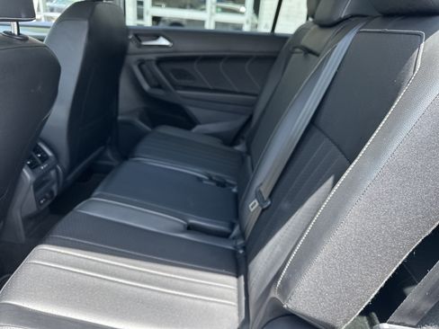 Used 2024 Volkswagen Tiguan SE FWD image 12