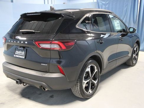 Used 2025 Ford Escape ST-Line Elite w/ Class II Trailer Tow Package image 28