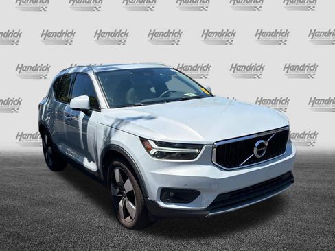 Used 2021 Volvo XC40 T5 Momentum w/ Premium Package AWD/4WD image 2