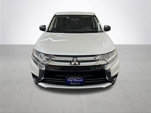 Used 2018 Mitsubishi Outlander ES image 10
