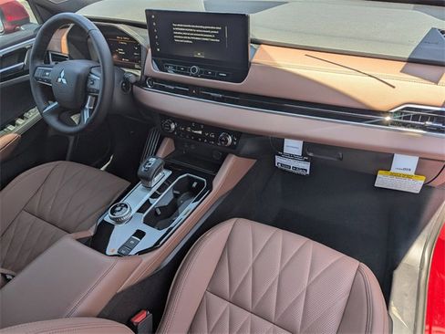 New 2025 Mitsubishi Outlander SEL image 8