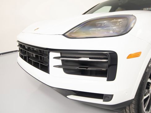 New 2026 Porsche Cayenne image 33