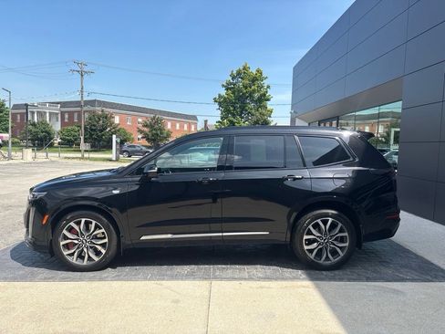 Used 2023 Cadillac XT6 Sport w/ Technology Package AWD/4WD image 2