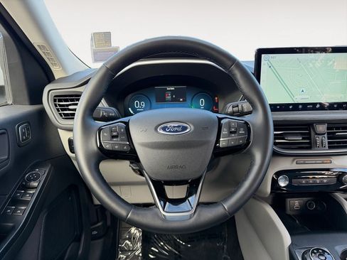 Used 2025 Ford Escape Platinum AWD/4WD image 13