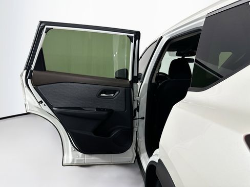 Used 2023 Nissan Rogue SV FWD image 25