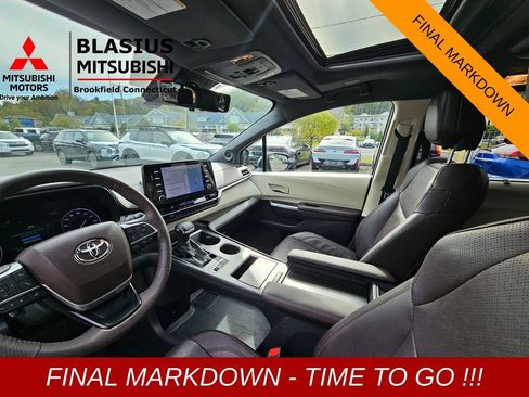 Used 2022 Toyota Sienna Platinum image 11